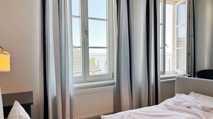 Stilvolles Appartementhaus mit 11 Ferienwohnungen an der Uferpromenade der Altstadt von Sassnitz