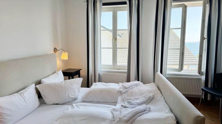 Stilvolles Appartementhaus mit 11 Ferienwohnungen an der Uferpromenade der Altstadt von Sassnitz