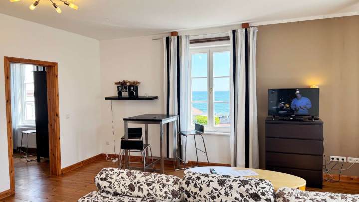 Stilvolles Appartementhaus mit 11 Ferienwohnungen an der Uferpromenade der Altstadt von Sassnitz