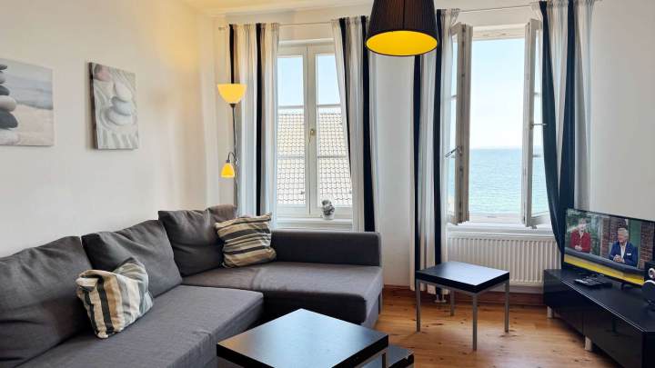 Stilvolles Appartementhaus mit 11 Ferienwohnungen an der Uferpromenade der Altstadt von Sassnitz