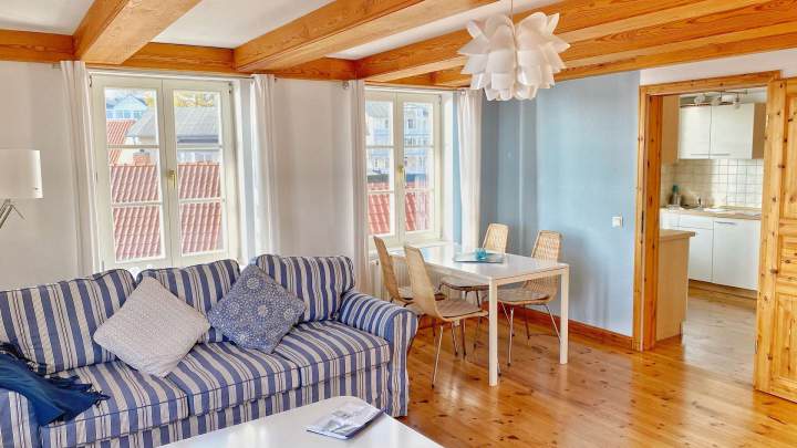 Stilvolles Appartementhaus mit 11 Ferienwohnungen an der Uferpromenade der Altstadt von Sassnitz