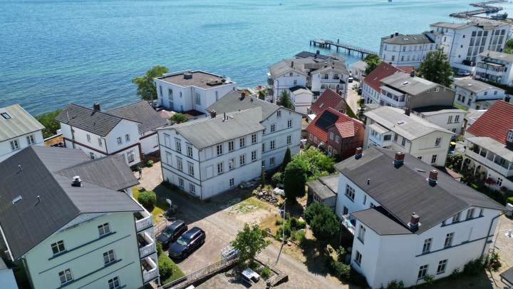 Stilvolles Appartementhaus mit 11 Ferienwohnungen an der Uferpromenade der Altstadt von Sassnitz