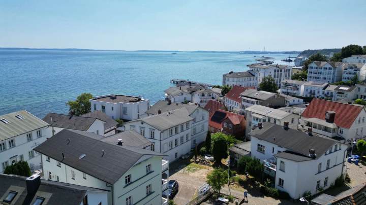 Stilvolles Appartementhaus mit 11 Ferienwohnungen an der Uferpromenade der Altstadt von Sassnitz