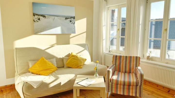 Stilvolles Appartementhaus mit 11 Ferienwohnungen an der Uferpromenade der Altstadt von Sassnitz