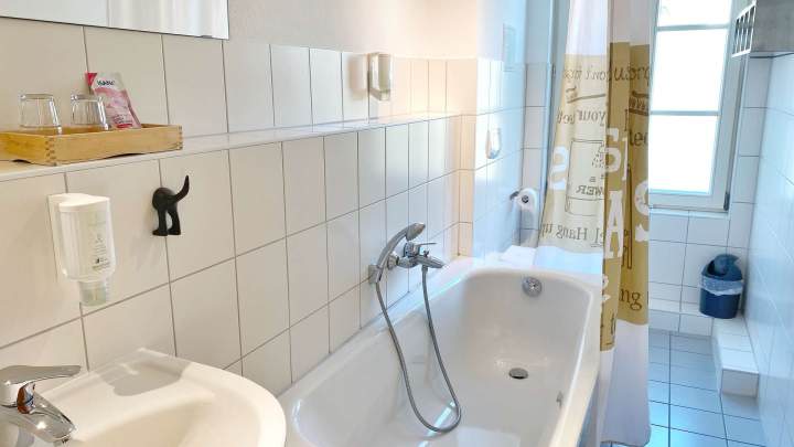 Stilvolles Appartementhaus mit 11 Ferienwohnungen an der Uferpromenade der Altstadt von Sassnitz