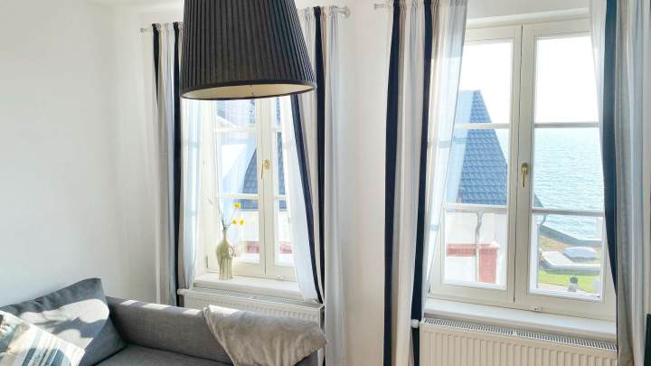 Stilvolles Appartementhaus mit 11 Ferienwohnungen an der Uferpromenade der Altstadt von Sassnitz