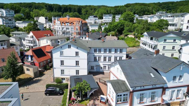 Stilvolles Appartementhaus mit 11 Ferienwohnungen an der Uferpromenade der Altstadt von Sassnitz