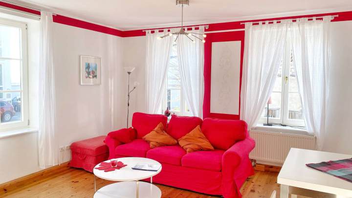 Stilvolles Appartementhaus mit 11 Ferienwohnungen an der Uferpromenade der Altstadt von Sassnitz