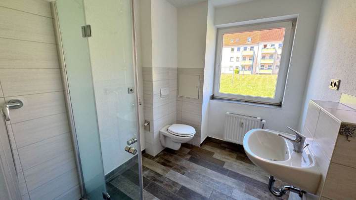 Attraktive 2,5-Zimmer-Wohnung mit Balkon und zwei Parkplätzen