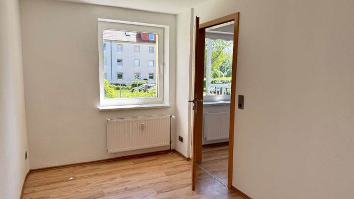 Attraktive 2,5-Zimmer-Wohnung mit Balkon und zwei Parkplätzen