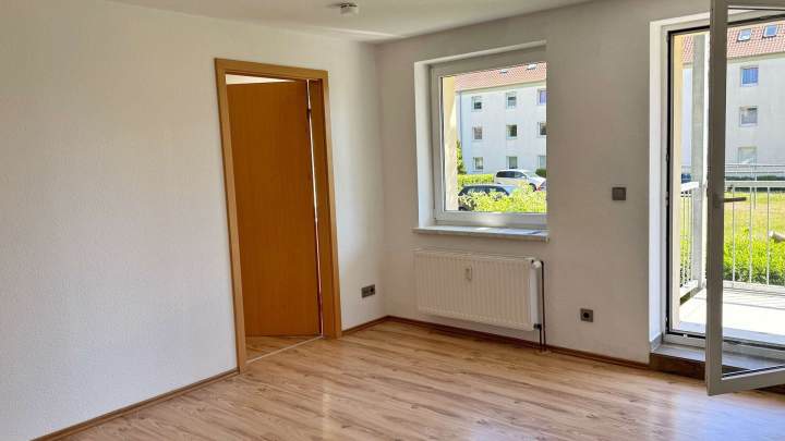 Attraktive 2,5-Zimmer-Wohnung mit Balkon und zwei Parkplätzen