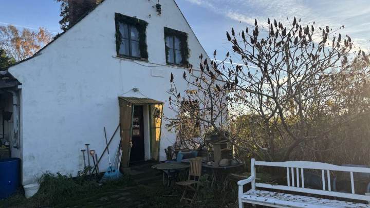 Charmantes Wohnhaus in Alleinlage – sanierungsbedürftig mit großem Grundstück