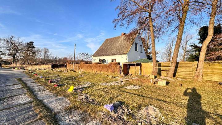 Charmantes Wohnhaus in Alleinlage – sanierungsbedürftig mit großem Grundstück