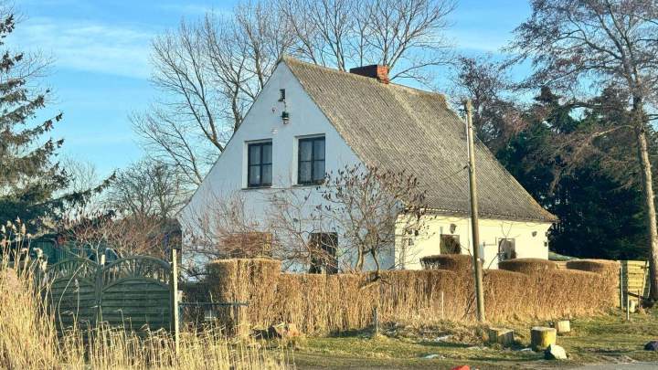 Charmantes Wohnhaus in Alleinlage – sanierungsbedürftig mit großem Grundstück