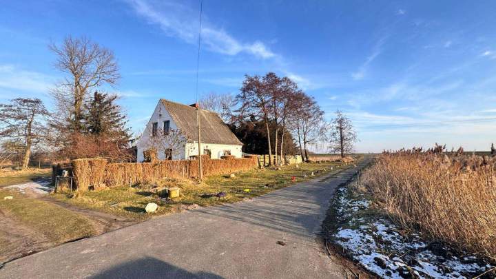 Charmantes Wohnhaus in Alleinlage – sanierungsbedürftig mit großem Grundstück