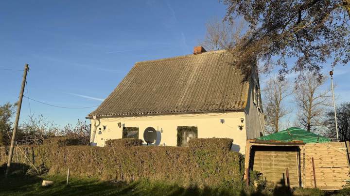 Charmantes Wohnhaus in Alleinlage – sanierungsbedürftig mit großem Grundstück