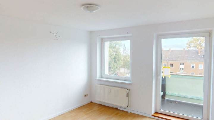 Bezugsfreie 4-Raum-Wohnung mit Balkon, Kellerraum und Pkw-Stellplatz