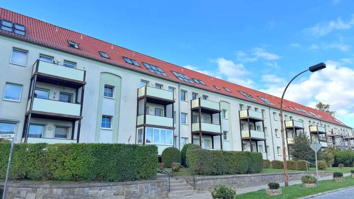 Bezugsfreie 4-Raum-Wohnung mit Balkon, Kellerraum und Pkw-Stellplatz
