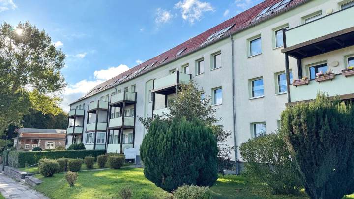 Bezugsfreie 4-Raum-Wohnung mit Balkon, Kellerraum und Pkw-Stellplatz