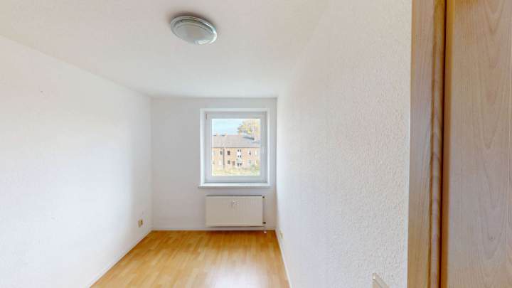Bezugsfreie 4-Raum-Wohnung mit Balkon, Kellerraum und Pkw-Stellplatz