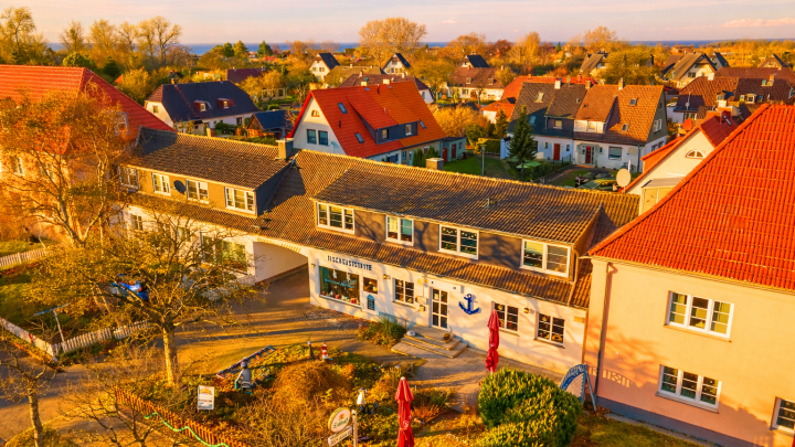 Wohnen und Gastgewerbe in bester Lage auf Rügen – Eigentumswohnung mit Gaststätte