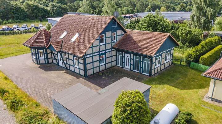 Kapitalanleger! Schönes Objekt mit zwei gut vermieteten Einheiten