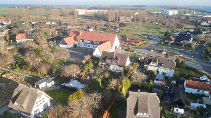 Doppelhaushälfte mit großem Grundstück – flexibel nutzbar in zentraler Ortslage im Norden Rügens