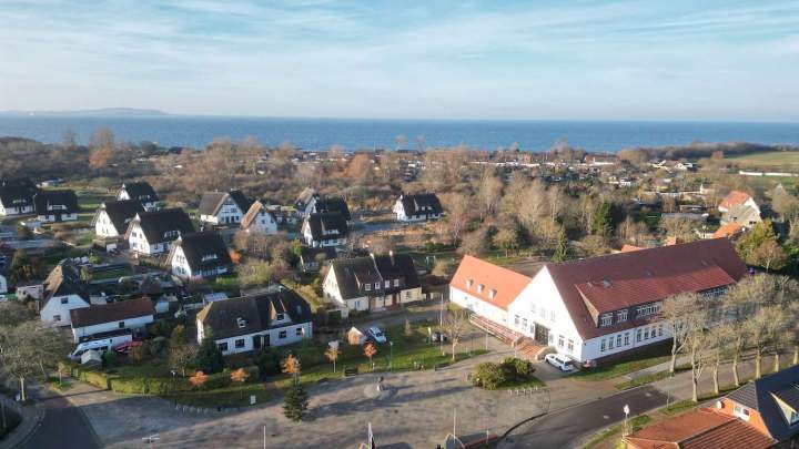 Doppelhaushälfte mit großem Grundstück – flexibel nutzbar in zentraler Ortslage im Norden Rügens