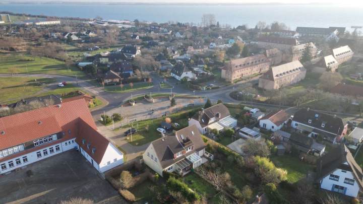 Doppelhaushälfte mit großem Grundstück – flexibel nutzbar in zentraler Ortslage im Norden Rügens