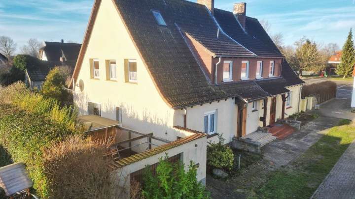 Doppelhaushälfte mit großem Grundstück – flexibel nutzbar in zentraler Ortslage im Norden Rügens